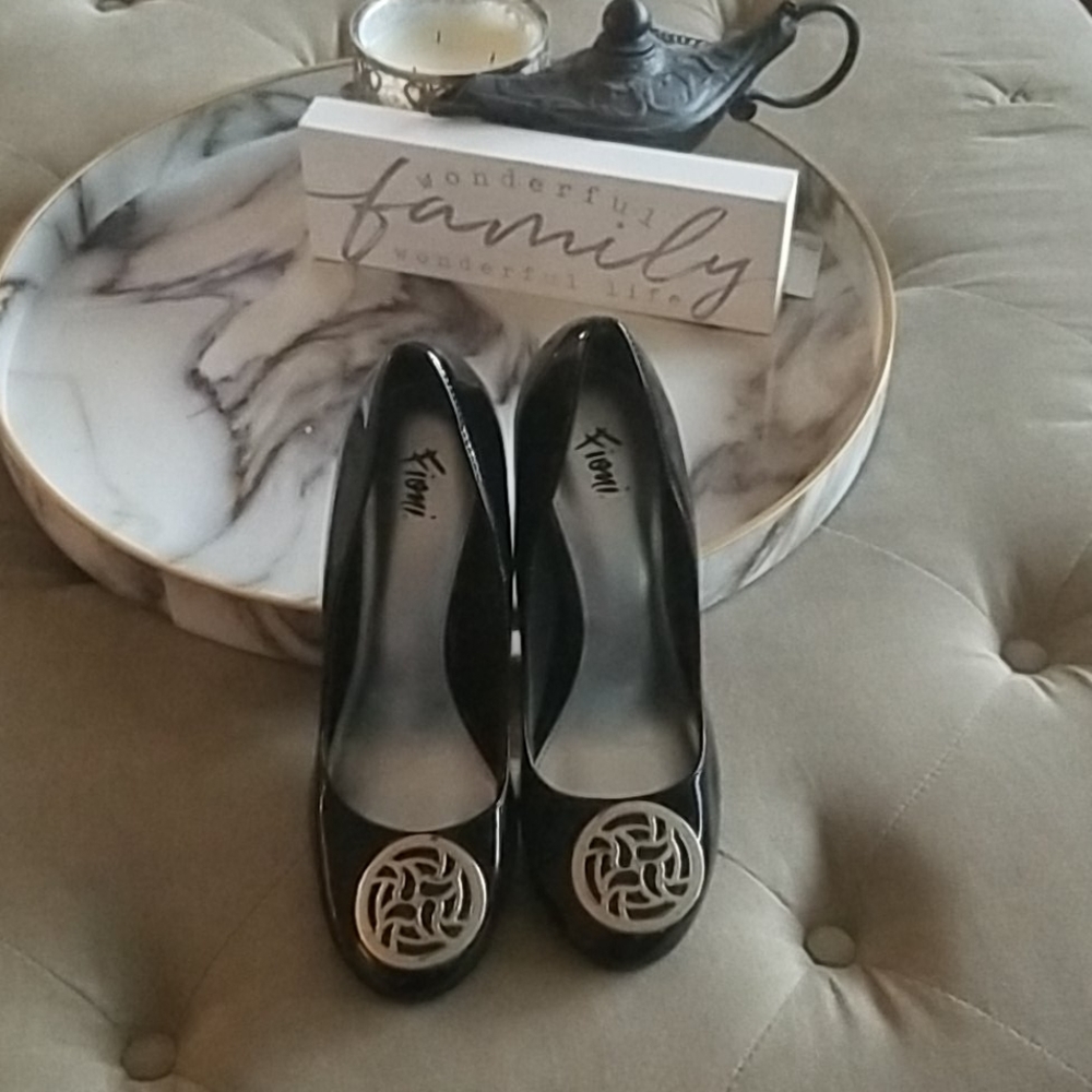 Women's shoes